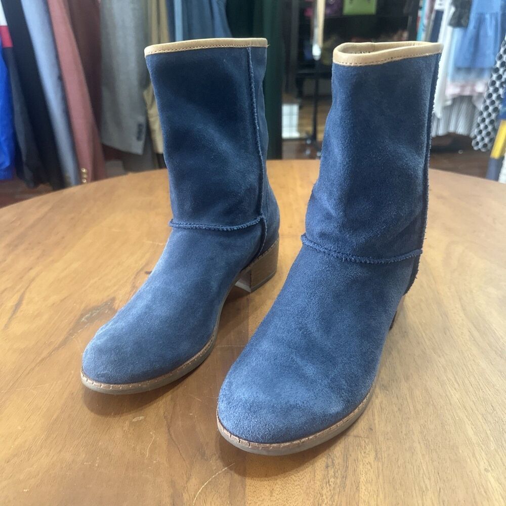 Uggs 1004366 Woman’s Size 7.5 Blue Suede Wood Heel Short Boots New